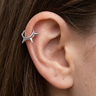Titanium Ring Double Row 3 Spikes Zirconia Clicker – getragen
