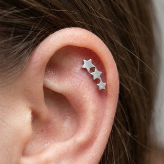 Titanium Labret Three Stars Internally Threaded – getragen