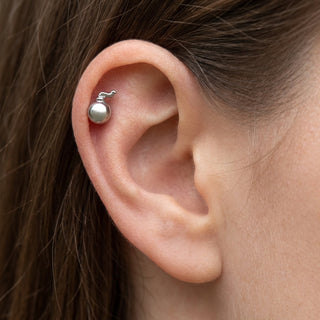 Titanium Labret Bomb Internally Threaded – getragen
