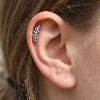 Titanium Labret Leaf Twig Internally Threaded – getragen