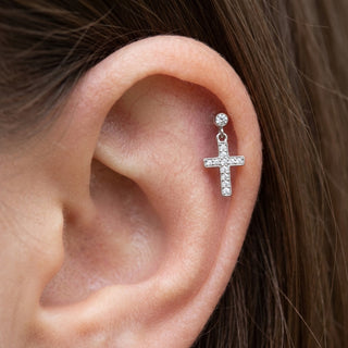 Titanium Labret Cross Dangle Zirconia Internally Threaded – getragen