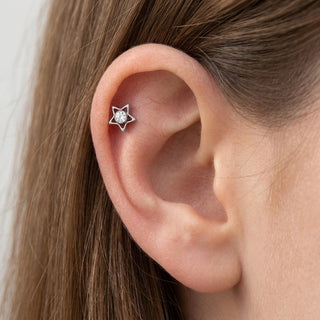 Titanium Labret Star Zirconia Internally Threaded – getragen