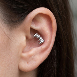 Titanium Top Vampire Fangs Internally Threaded – getragen