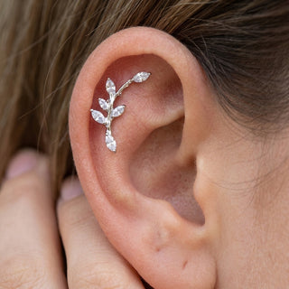 Titanium Labret Branch Marquise Zirconia Internally Threaded – getragen