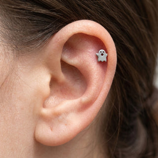 Titanium Labret Ghost Internally Threaded – getragen