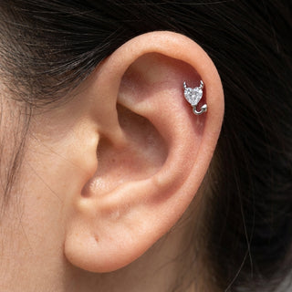 Titanium Top Devil Heart With Horns Internally Threaded – getragen