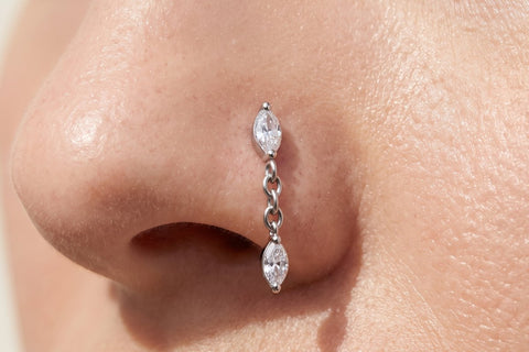 Piercing Naso con Catena