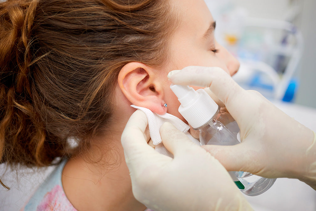 Cura del piercing all'orecchio