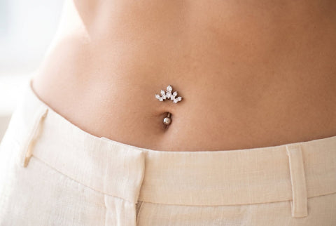 Piercing ombelico inverso